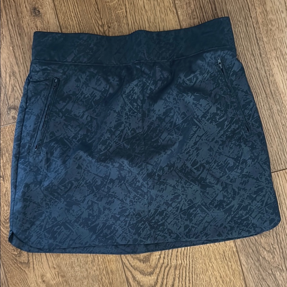 NWOT Orvis Travel Skort/Skirt Athletic Blue Shattered Glass Print Size S